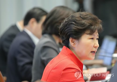 수석비서관회의 주재하는 박 대통령