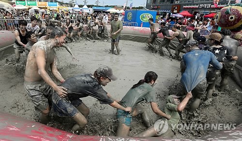 진흙의 향연 보령머드축제 대천해수욕장서 개막