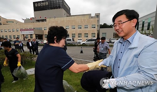 청소용역근로자 만난 이기권 고용노동부 장관