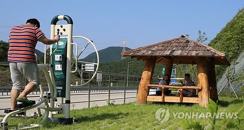 마산만 가로지르는 마창대교 입구 쉼터 마련