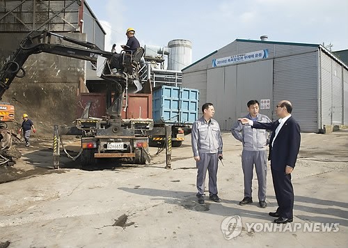 폐기물처리 사업장 방문한 정연만 환경차관