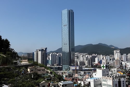 부산국제금융센터 4년 만에 준공…금융허브 기대