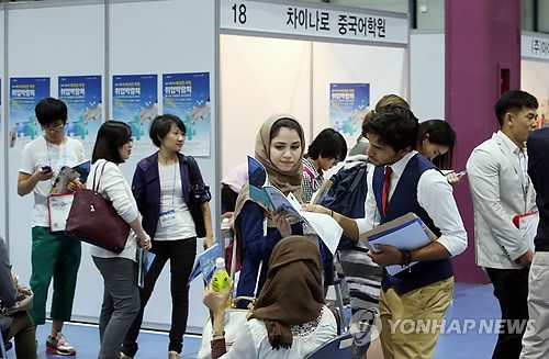 일자리 구하는 외국인들