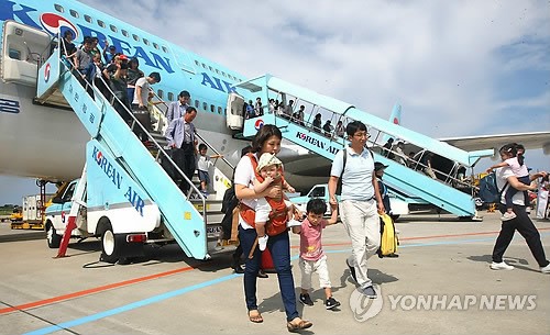 제주 공항·여객선터미널 귀성객 붐벼