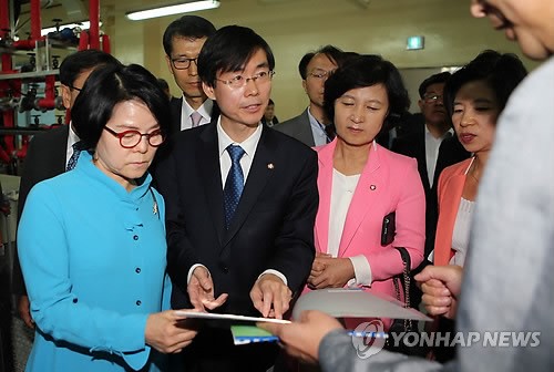 익산 산업단지 방문한 국회의원들