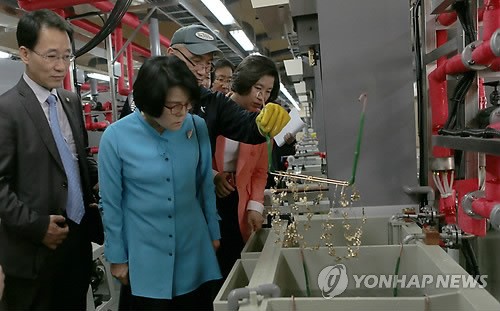 익산 산업단지 방문한 국회의원들