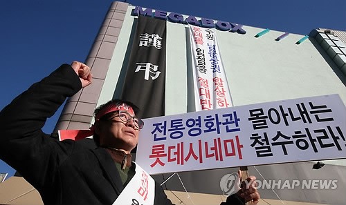 <인터뷰> 거리로 나선 수원 전통영화관 대표 최기호씨
