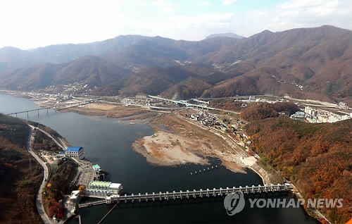 청평댐에 찾아온 가을