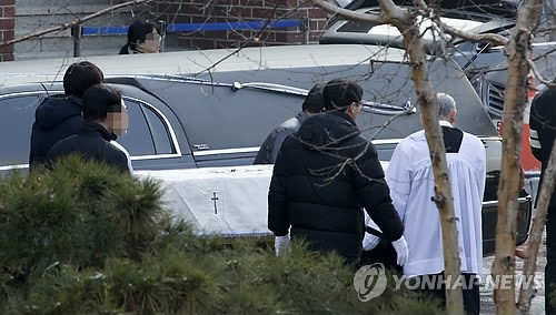 최 경위 눈물 속 발인