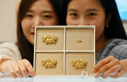 행운양 골드바 선보이는 모델들