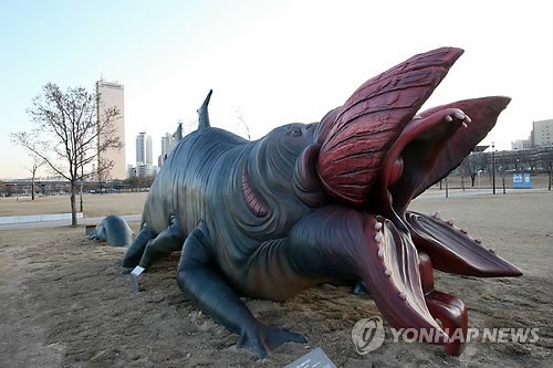 천만명 홀린 괴물 한강다리에 진짜 나타났다