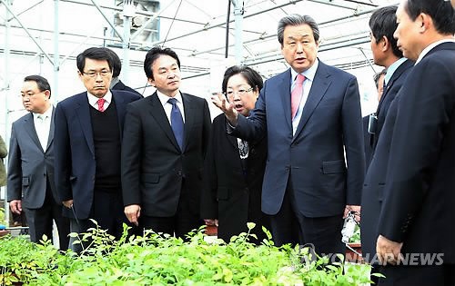 제주용암해수산업단지 찾은 김무성 대표