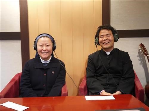 수녀와 수사가 진행하는 팟캐스트 수도원 책방