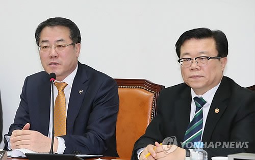 답변하는 정승 식품의약품안전처장