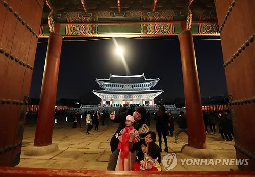 고궁 야간개방, 가족의 추억으로...