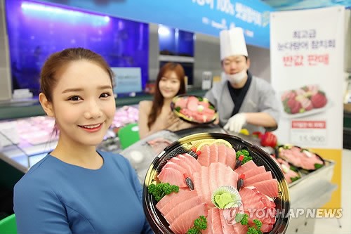 이마트, 반값 참치회 선보여