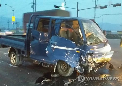 양주서 트럭과 승용차 충돌…7명 중경상