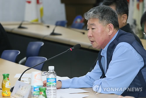 개회사 하는 유영철 한국노총 중앙연구원장