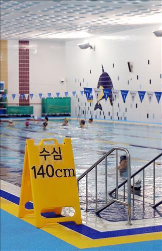개관 앞둔 울산제2장애인체육관수영장…수심 너무 깊다