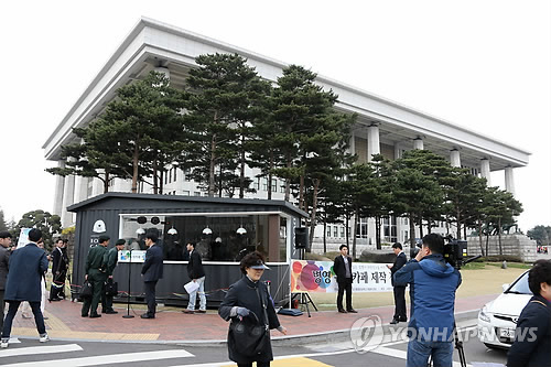 컨테이너로 만든 병영 독서카페