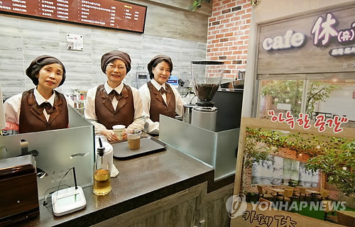 삼성전자, 용인포곡도서관에 카페 휴 개점