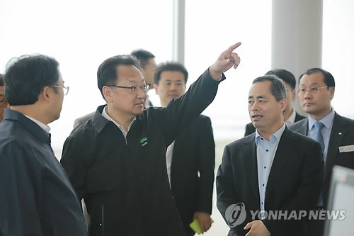 새만금 종합개발 사업지구 방문한 유일호 장관