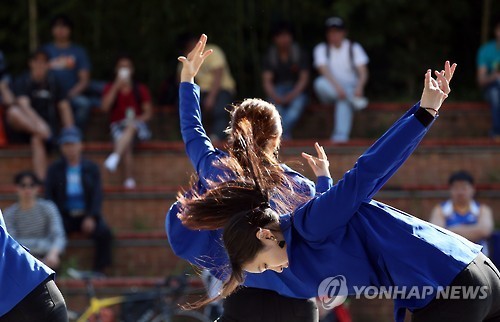 이제 날갯짓, 거리 예술존 댄스 공연