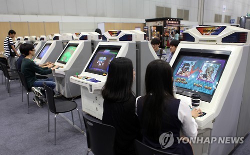 90년대 인기 게임 체험하는 추억의 게임장