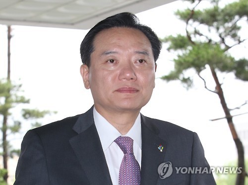 출근하는 김현웅 법무부 장관 내정자