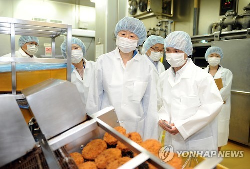 김밥·도시락 제조업체 현장 찾은 김승희 식약처장