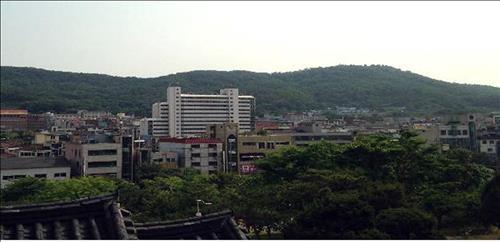 인천 문학산 정상 50년 만에 시민 품으로
