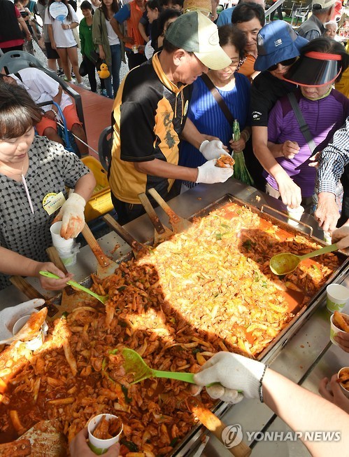 춘천 막국수닭갈비축제 100인분 닭갈비