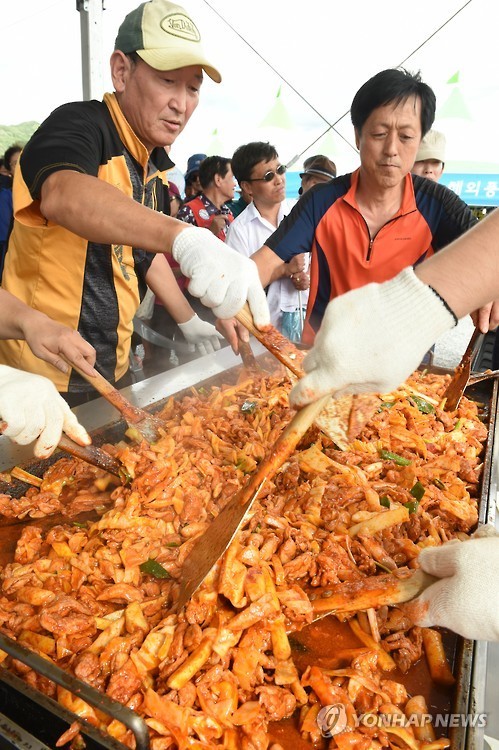 춘천 막국수닭갈비축제 100인분 닭갈비