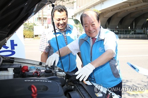 박홍섭 구청장, 추석맞이 자동차 무상점검 현장 방문