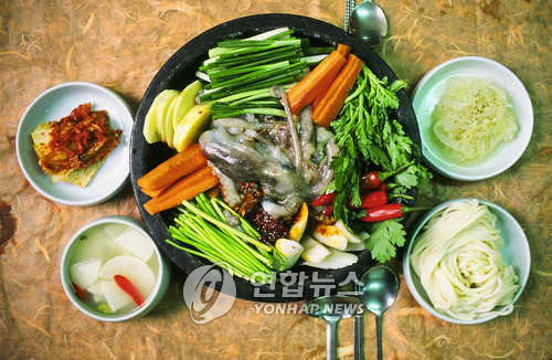 낙지 요리 맛보러 오세요…영암 독천 낙지거리 축제