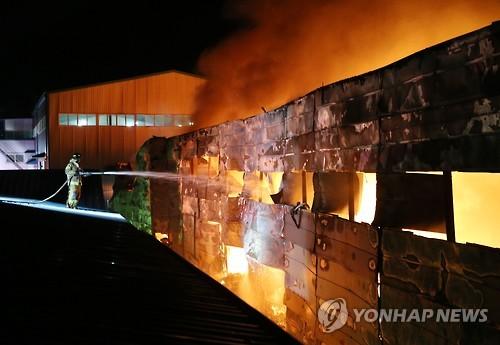 울산 고연공단서 공장 6개동 화재…3억원 피해(종합)