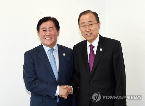 최경환 부총리, 반기문 UN 사무총장과 면담