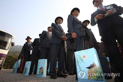 <이산상봉> 선물 한가득