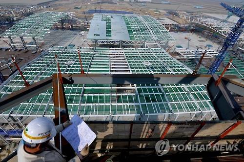 인천공항 제2국제여객터미널 공사장서 크레인 넘어져(1보)