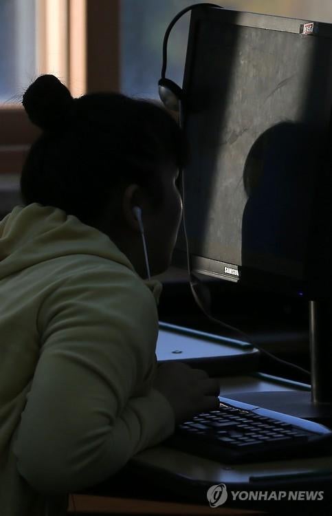 최선을 다해 수능을 보는 수험생들 모습 | 인스티즈