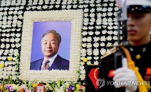 < YS 서거 > 빈소에 놓인 김영삼 전 대통령 영정
