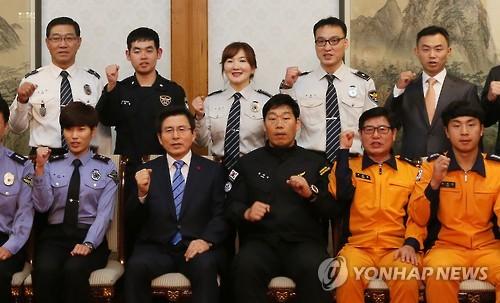 황 총리, 일선공무원들과 대한민국 파이팅
