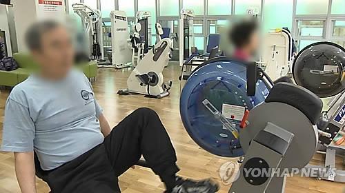 새해에는 나도 꽃중년…헬스보충제 찾는 50대