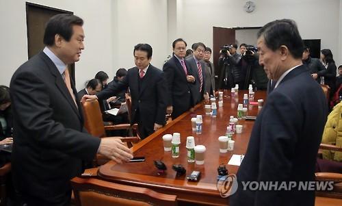 총선기획단 1차 회의 참석하는  김무성 대표