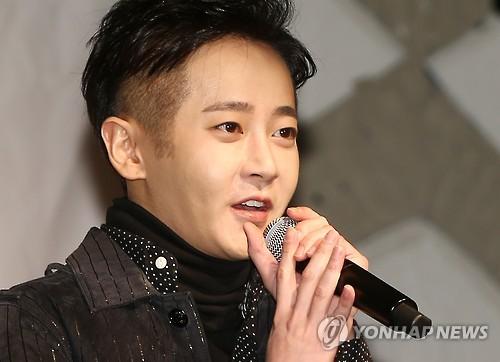 엠씨더맥스의 제이윤