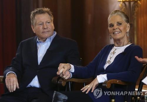 영화 러브스토리 두 주인공, 46년 만에 하버드대 다시 찾아