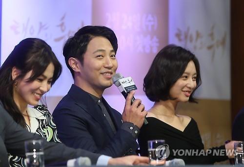 질문에 답하는 진구