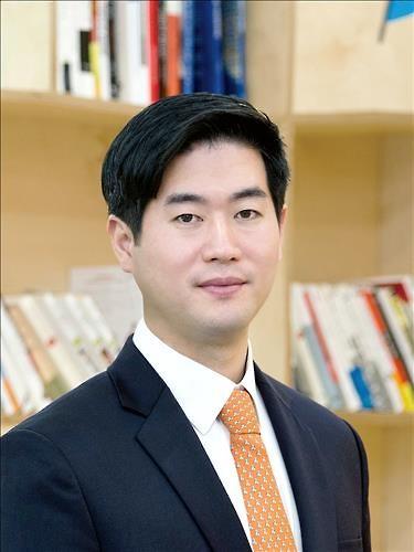 웅진, 2세경영 본격화…윤형덕·윤새봄, 계열사 대표 선임