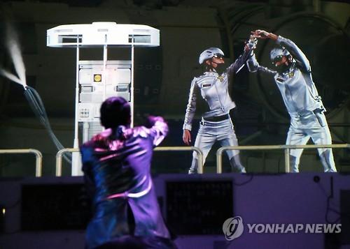 손에 잡힐 듯한 환상…KT, 홀로그램쇼 공연