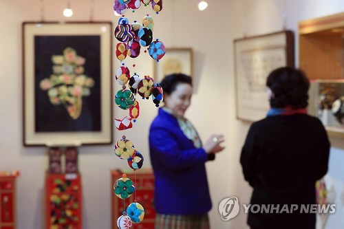 오색실과 궁중자수